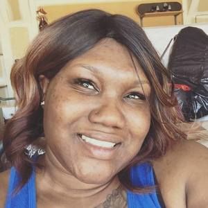 Meet your Posher, Dominique